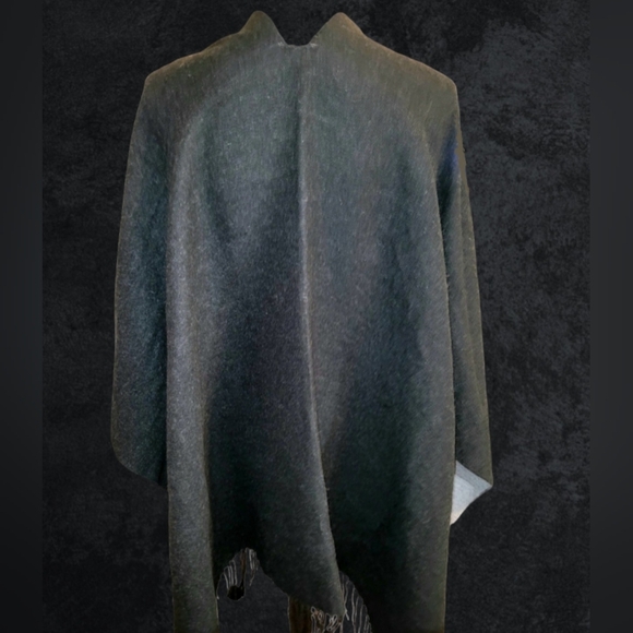 Karla Hanson Reversible Knit Poncho Shawl~ One Size - Picture 5 of 5